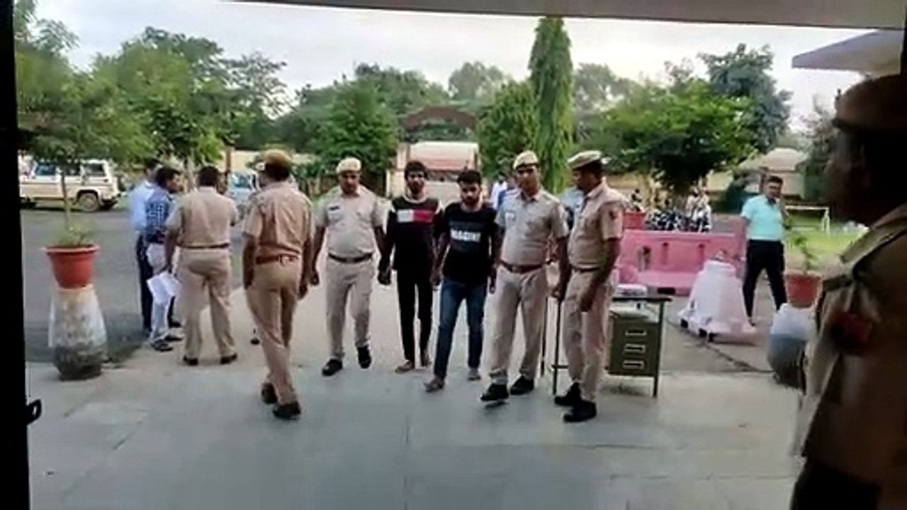 तीन पिस्टल मय 5 जिंदा कारतूस, एक मैगजीन के साथ...
