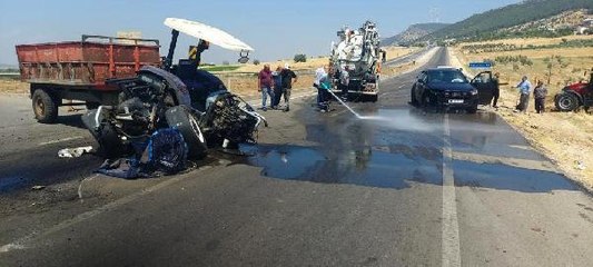 OTOMOBİL İLE ÇARPIŞAN TRAKTÖR İKİYE BÖLÜNDÜ