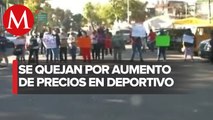 Vecinos bloquean calles de la colonia Morelos por aumento de cuota en instalaciones de natación