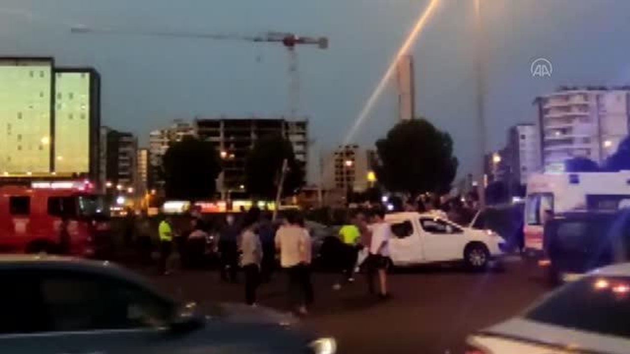 Diyarbakır haberi: DİYARBAKIR - Otomobilin kamyonete çarpması sonucu 10 kişi yaralandı