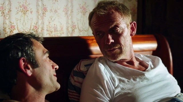 Plus Belle la Vie - Eric, Simon et Marc se retrouvent au lit