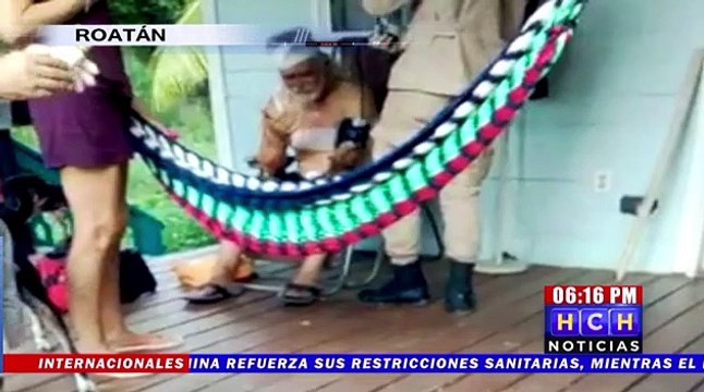 ¡Por asaltarlo! Delincuentes propinan brutal golpiza a extranjero en Roatán, Islas de la Bahía