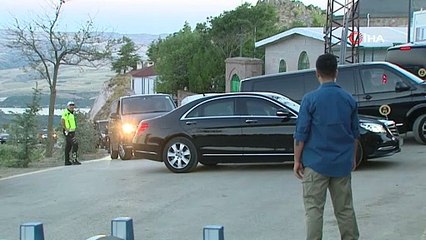 Cumhurbaşkanı Erdoğan, Hüseyin Gazi Cemevi'ne muharrem ayı iftarına katıldı