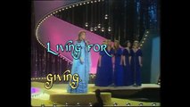 Olivia Newton John canta 'Long Live Love' en Eurovisión 1974