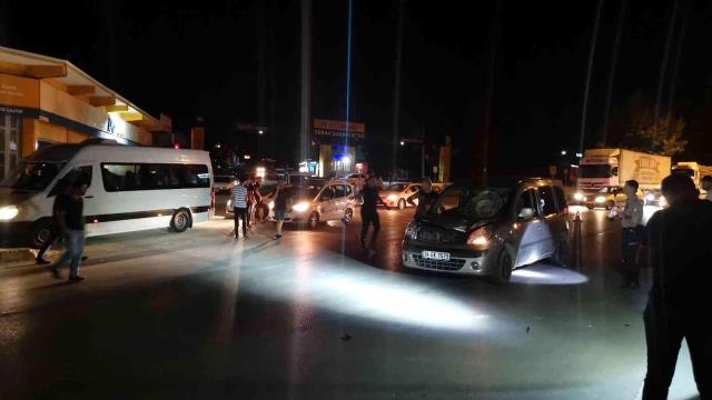 Yolun karşısına geçmek isterken canından oldu