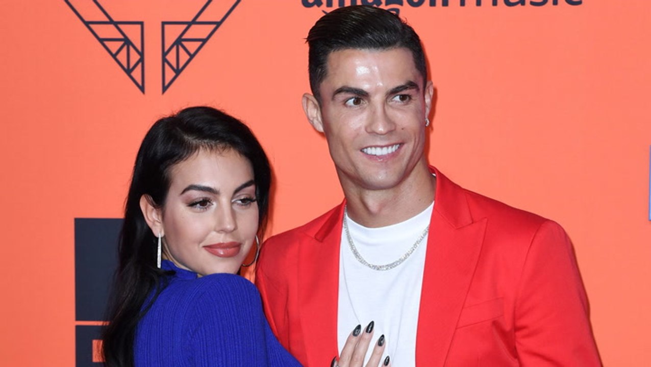 Neues baby-bild von cristiano ronaldos tochter: fans flippen aus