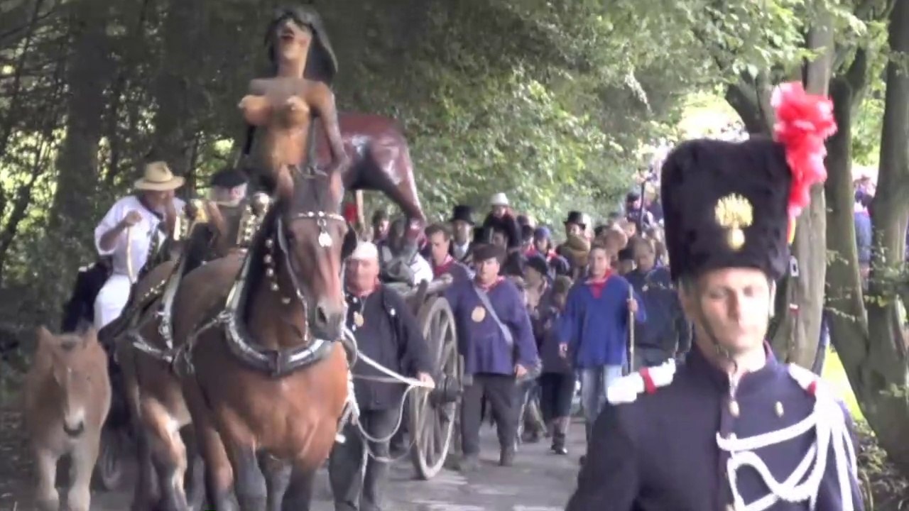 LA  TRAQUE.  Fête du Coucou. Légende et folklore wallons à Staneux (Polleur-Theux-Spa).