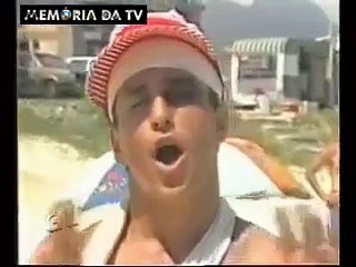 Novela Sassaricando (1987) - Apolo encontra com Tancinha na praia