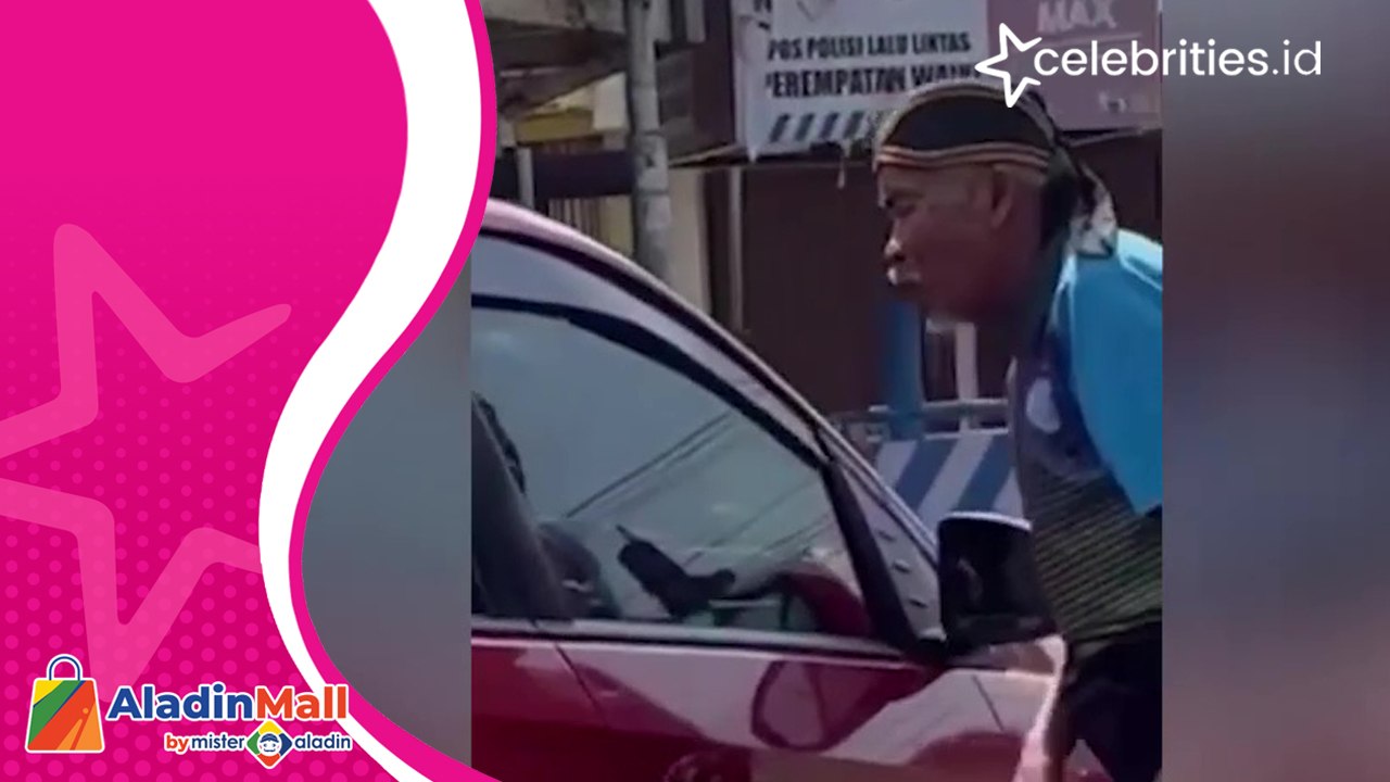 Viral! Tingkah Kakek Pengemis di Indramayu Resahkan Pengendara, Pukul-pukul Kaca Mobil