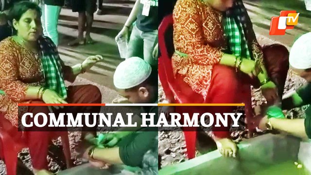 Viral Video | Muslim Man Bandages Lady’s Ankle During Kanwar Yatra