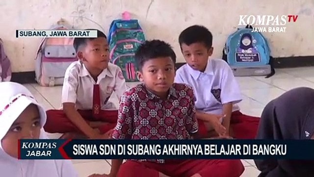 Biasa Lesehan, Kini Siswa SDN di Subang Belajar di Bangku Dan Meja