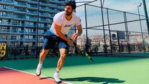 Canım Annem dizisinin yakışıklı oyuncusu Emre Atılgan, tenis kortunun tozunu attırdı