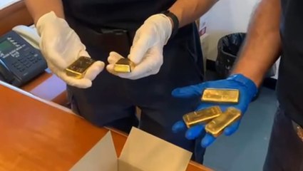 Bologna - Tenta di trasportare in aereo oro non dichiarato: sequestrati lingotti a viaggiatore rumeno (09.08.22)