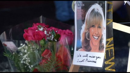 L'omaggio dei fan a Olivia Newton-John sulla Walk of fame