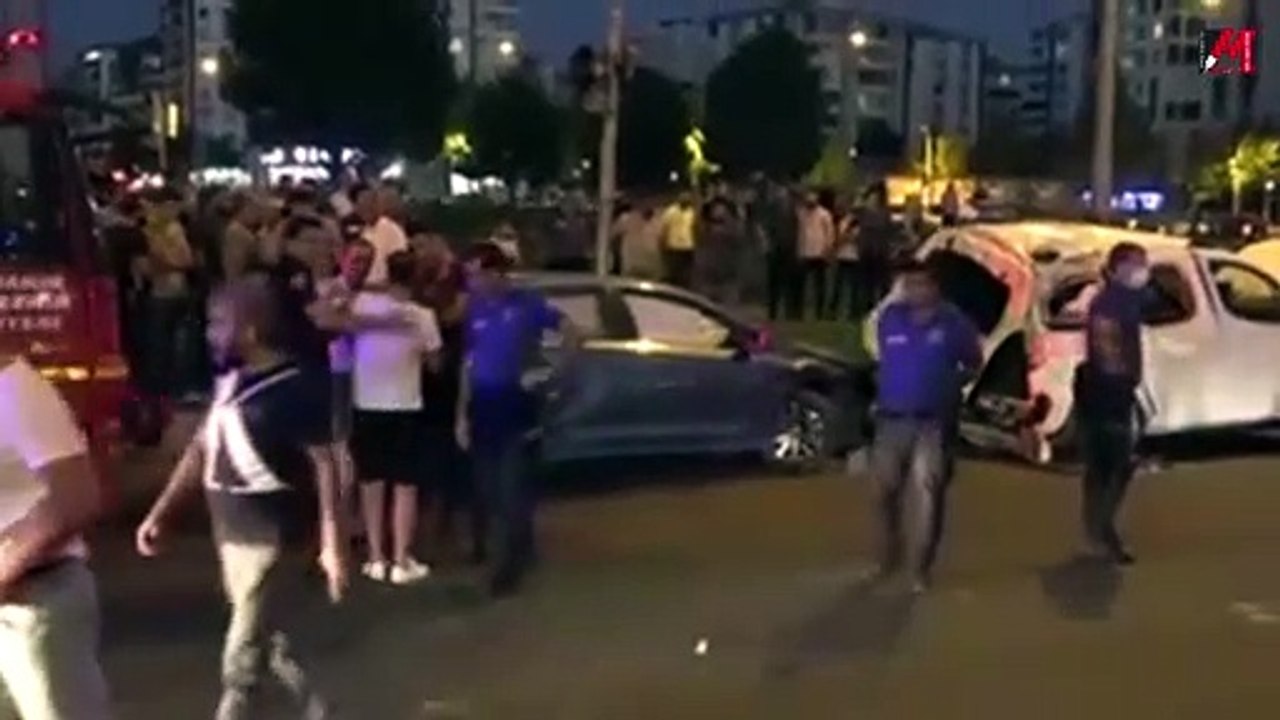 Diyarbakır’da iki araç çarpıştı_ 4’ü çocuk 10 yaralı