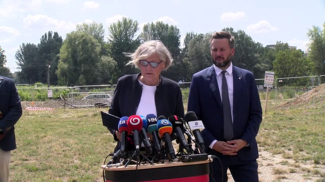 ZÁZNAM: Práce na električkovej trati v Petržalke by sa mali opäť rozbehnúť