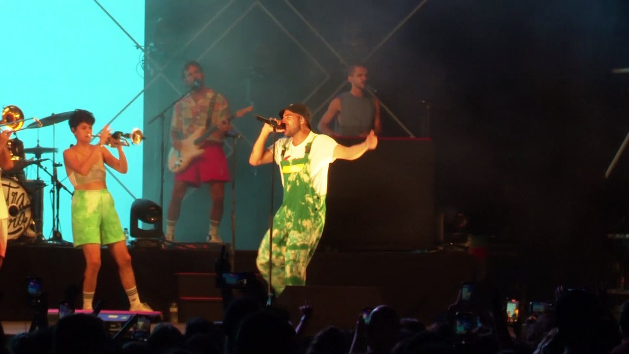 Nil Moliner hace vibrar a Sitges con su concierto en el Terramar