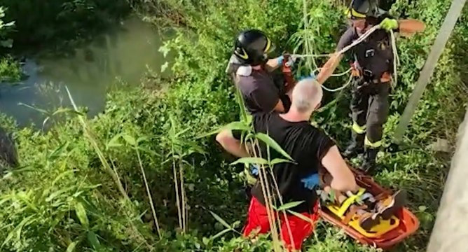 Genova - Trovato svenuto nel torrente Sturla: salvato dai Vigili del Fuoco (09.08.22)