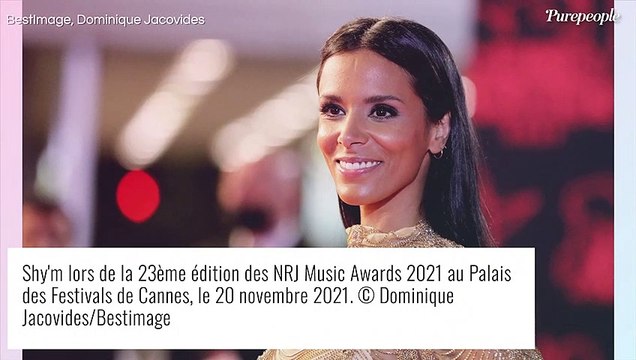 Shy'm : Maillot de bain échancré et figures acrobatiques... La chanteuse s'éclate en vacances !