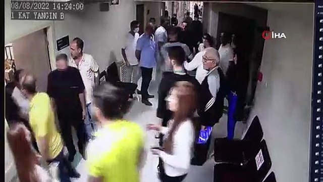 Son dakika haberleri | Beynimdeki çipi çıkart dedi, doktora silah çekerek önce tehdit etti sonra saldırdı