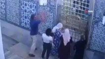Son dakika haberleri | Eyüpsultan türbesinin çinilerine çekiçle saldırı anı kamerada
