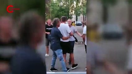 Yıldız futbolcu Berardi sokak ortasında taraftarı yumrukladı