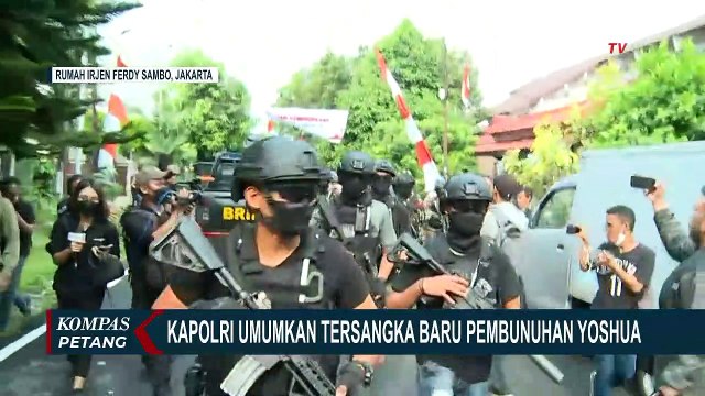 Tim Brimob Bersenjata Lengkap dan 3 Kendaraan Taktis Terlihat Berjaga Ketat di Rumah Ferdy Sambo