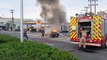 Bombeiros apagam incêndio em carro na Reta da Penha
