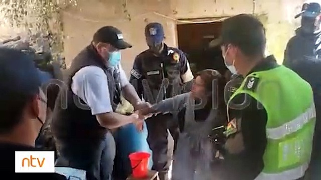 Dueña de una 'chichería' intentó agredir a un guardia de la intendencia con un cuchillo