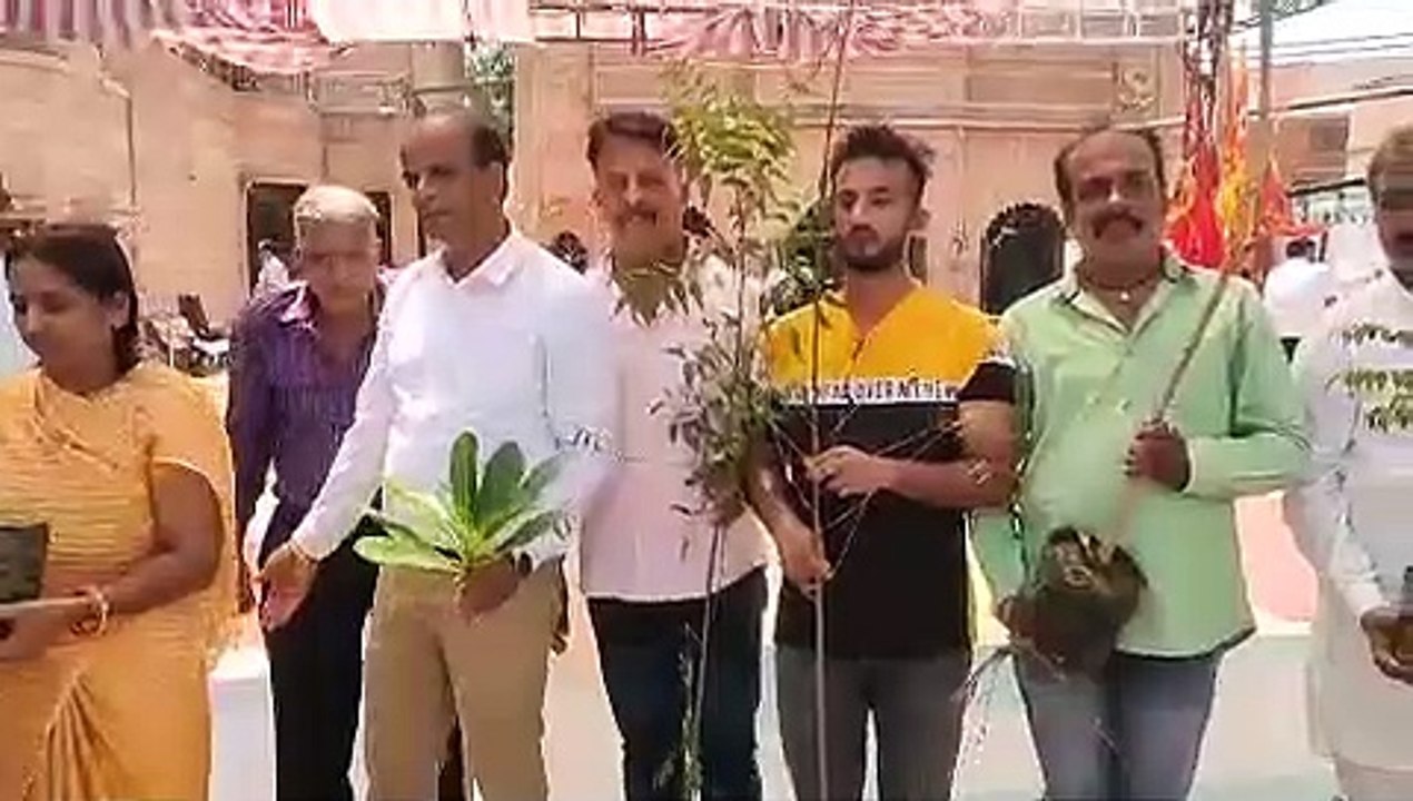 आजादी का अमृत महोत्सव के तहत औषधीय पौधों का वित...