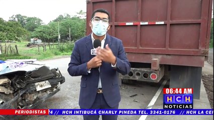 ¡Milagroso! Se salvan pese a brutal impacto de turismo contra parte trasera de una volqueta