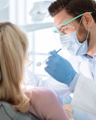 Elle vit l'enfer après son opération dentaire en Turquie - F