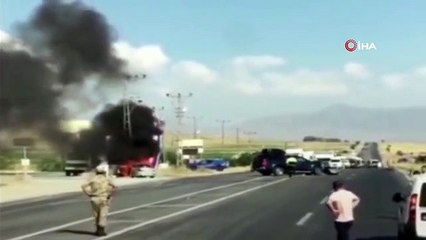 -Kamyonetle çarpışan otomobil alev alev yandı