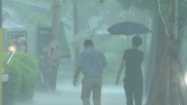 [날씨] 밤사이 중부 국지성 호우...내일까지 350mm 더 온다 / YTN