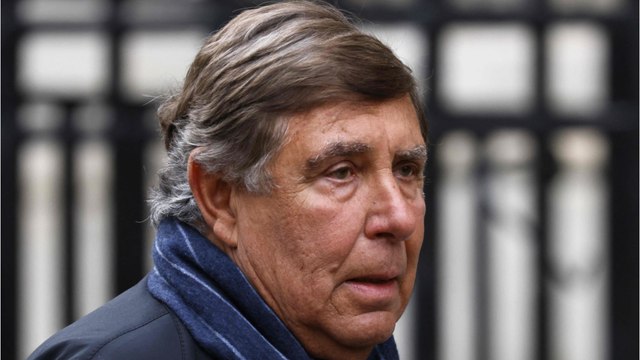 GALA VIDÉO - Jean-Pierre Foucault dézingue Mask Singer : Je n’ai pas bossé pendant 50 ans pour terminer en courgette”