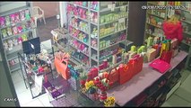 Câmeras de segurança flagram ação criminosa em loja de cosméticos no Bairro Neva