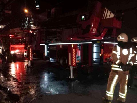 Zeytinburnu'nda sanayi sitesinde çıkan yangında patlamalar yaşanırken, iş yeri sahibi, Allah'ım bu nasıl acı diye feryat etti