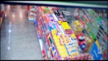 Câmera registra ladrão furtando carne e linguiça em supermercado no Bairro Presidente