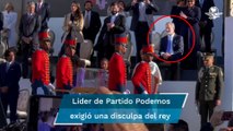 Rey Felipe VI permanece sentado durante paso de la espada de Bolívar y es criticado