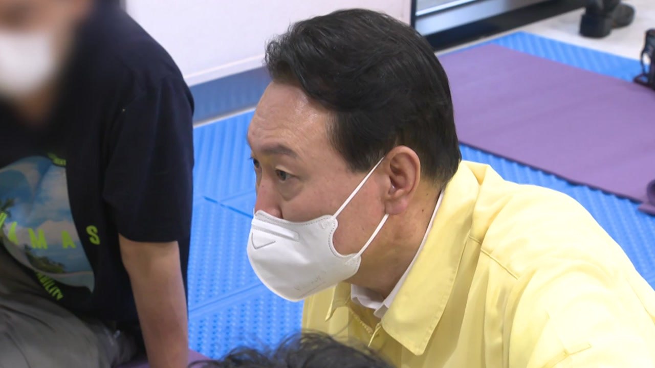 [뉴스라이더] 尹 대통령 '사저 지휘' 공방...대통령실 "재난 정쟁 말라" / YTN