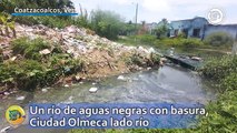 Un río de aguas negras con basura, Ciudad Olmeca lado río