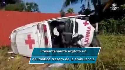 Ambulancia de la Cruz Roja vuelca en Chiapas; hay tres lesionados