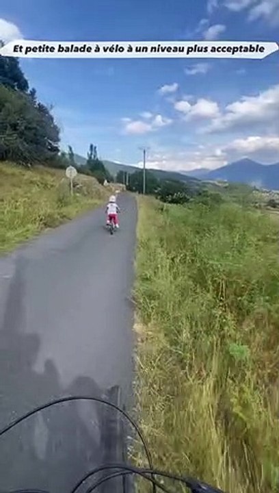 Martin Fourcade a filmé sa petite Manon très à l'aise conduisant un vélo @ Instagram / Martin Fourcade