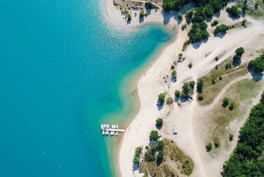 Ce lac français mythique, situé en Provence-Alpes-Côte d'Azur, est le plus recherché sur Internet en 2022