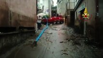Maltempo Campania: a Monteforte Irpino fiume fango travolge auto
