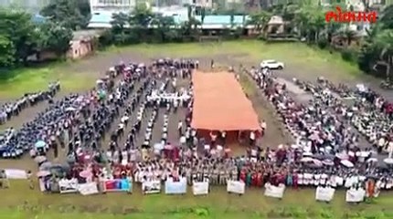 विद्यार्थ्यांनी साकारला भव्य तिरंगा ध्वज