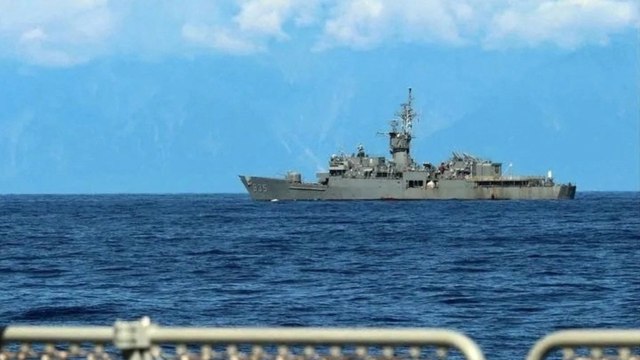 Tàu chiến Trung Quốc, Đài Loan áp sát nhau trên đường trung tuyến