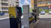 Cagliari, il distributore di benzina ora parla in sardo
