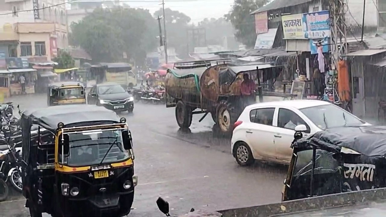 प्रतापगढ़ में तीन इंच बारिश, जिले में तडक़े से ही शुरू हो गया बारिश का दौर