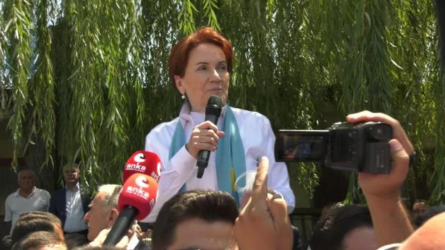Niğde haberleri: Akşener, Niğdeli Çiftçinin Kendisine Uzattığı Elektrik Faturası Karşısında Şaşkınlığını Gizleyemedi: Ooo 60 Bin 264 Lira. ya Arkadaş, Bunu Gördükten...